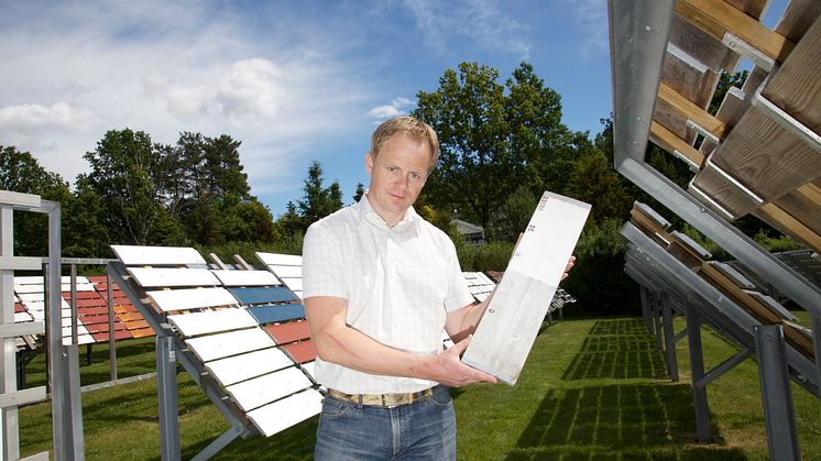 Morten Eliassen, leder for testavdelingen i Jotun på et av Jotuns testfelt