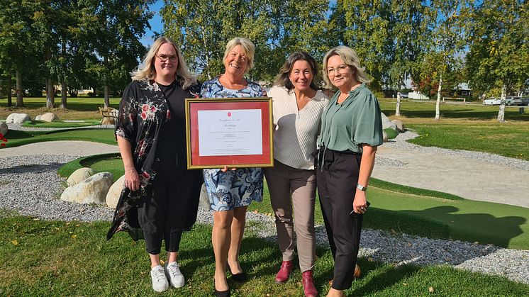 Hanna Mikaelsson, enhetschef Munkberga, Eva Jönsson, utbildningsansvarig Silviahemmet, Anna-Carin Marklund, enhetschef Munkberga och Eva Börjesson Öman, socialchef. Foto: Sofie Lundmark
