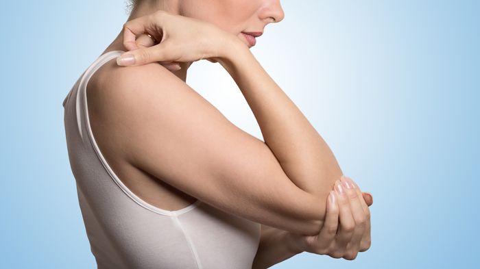 Vor allem in ihren Gelenken verspüren viele Osteomalazie-Patienten einen dumpfen Schmerz. Bild: pathdoc | fotolia