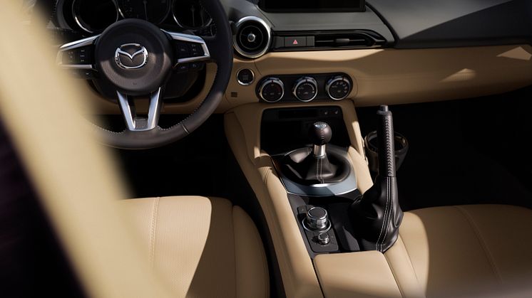 2024_Mazda_MX-5_Global_int_ (1)