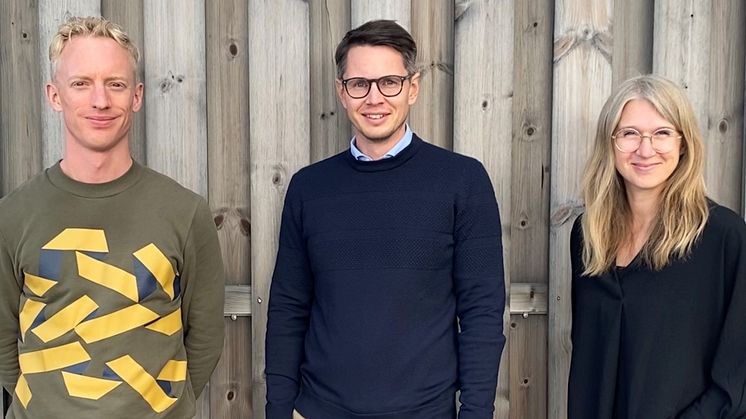 Från vänster: Karl Skoog, Ludvig Wallmann och Anna-Karin Davidsson, vd Structor Riskbyrån AB.  Foto: Structor
