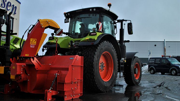 CLAAS ARION 660 med Duun snøfres