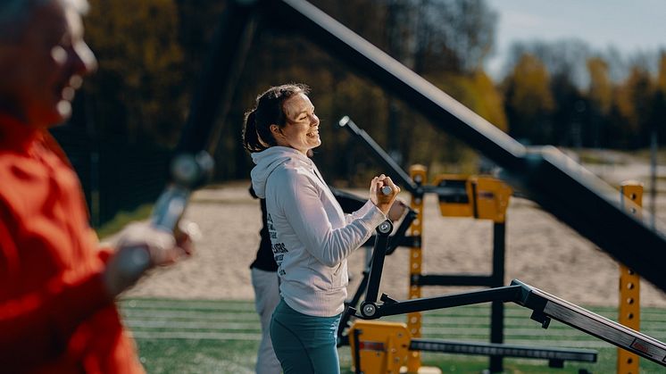 Nytt tillfälligt utegym kommer finnas i Brunnsparken under våren. Foto: Omnigym