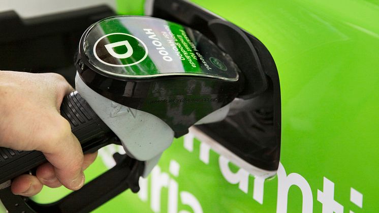 Nu tar Circle K nästa steg genom att även erbjuda HVO100 till personbilar på tre stationer i Göteborg; Circle K Frölunda Torg, Circle K Vänortsgatan och Circle K Olskroken.