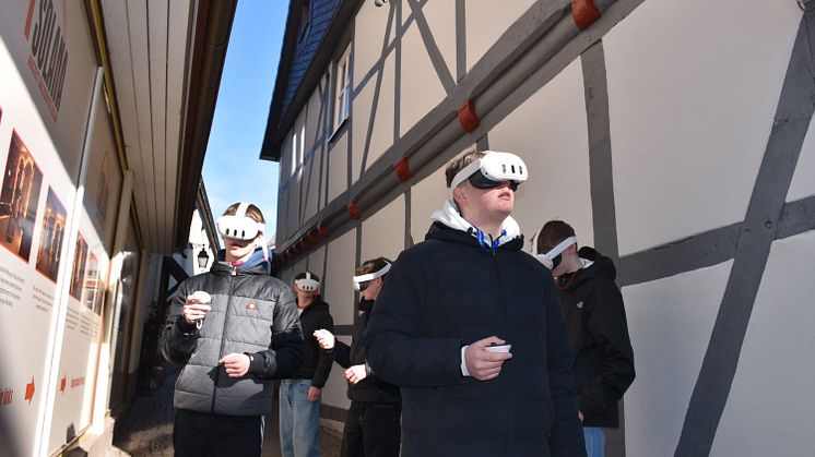 VR-Brille Stadtführung_SVR,TI Uslar, J. Dumnitz (HNA).jpg