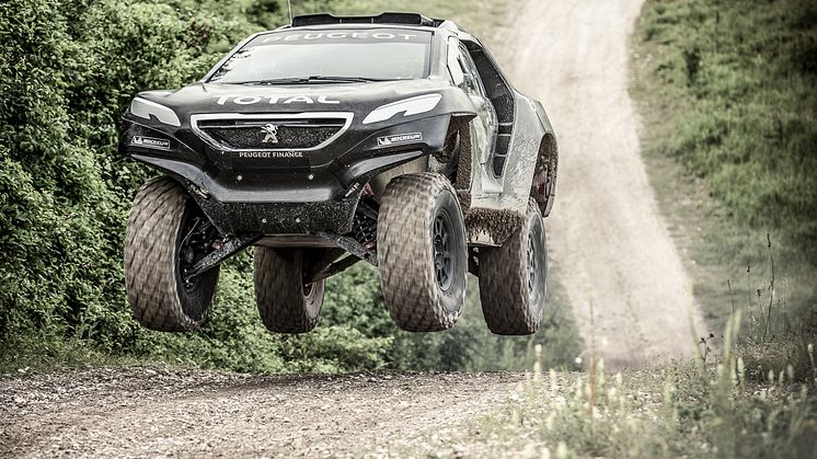 Tohjulstræk og 800 Nm i Peugeots Dakar racer