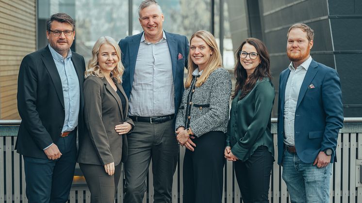 Ledergruppen i det sparebankenes nye kredittselskap. Fra venstre: Terje Gromholt, Astrid Kvernes Hyldmo, Ronny Smolan, Marianne Nordløkken, Marthe Aasheim Juul og Thomas Wivestad. Foto: SpareBank 1 Kreditt