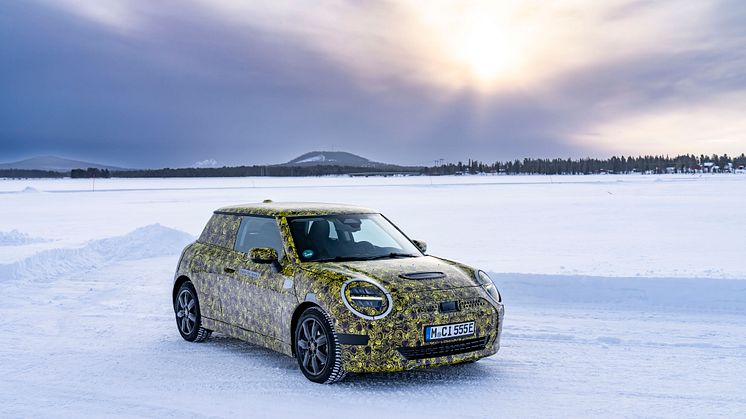 Neste generasjon elektriske MINI testes på nordisk is og snø