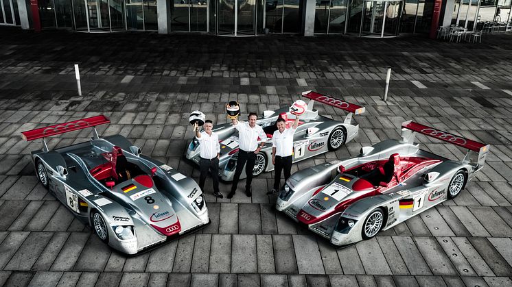 Hilsen fra Dindo Capello, Frank Biela og Tom Kristensen ved Audi Le Mans vinderbiler fra 2000, 2001 og 2002 for Operaen i København (foto Mads Dreier)