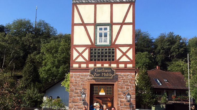 „Kunst am Trafo“ in Leidersbach - Trafostation erzählt die Geschichte der Spessarträuber