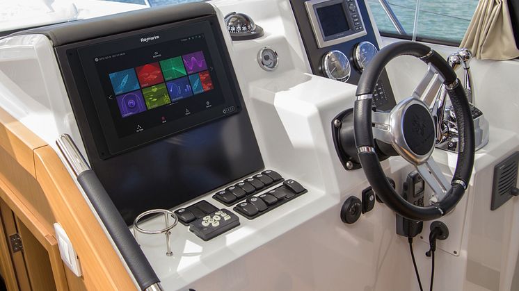 High res image - Raymarine - upgrade from e12 to Axiom 12