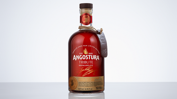 ANGOSTURA_RUM_STUDIO_BOTTLE_HERO_RT.png