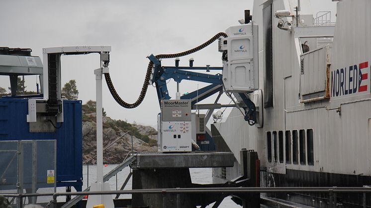 No lines, no plugs: wireless charging based on inductive power transfer and MoorMaster™ automated mooring moors and charges the Folgefonng hybrid ferry.