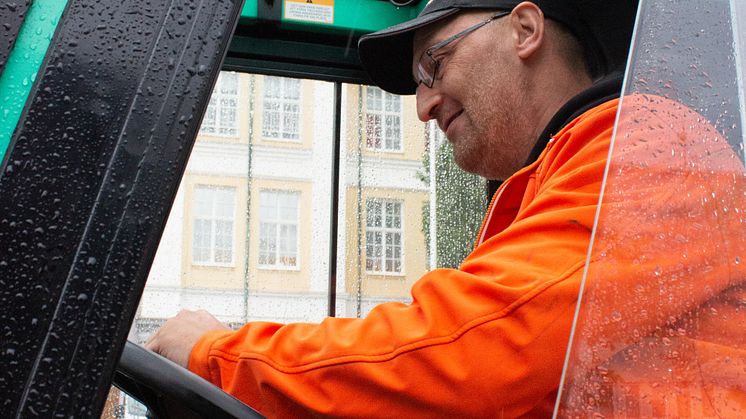 Fredrik Thorvaldsen från Stickans Event och Service ansvarar för truckkörning och tältuppsättning under årets IRONMAN 70.3 Jönköping.