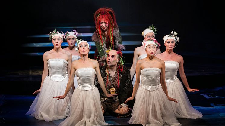 Papageno och Papagena (Markus Schwartz och Anna Johansson) Trollflöjten, regi Bergqvist, GöteborgsOperan 2017. Foto Mats Bäcker.