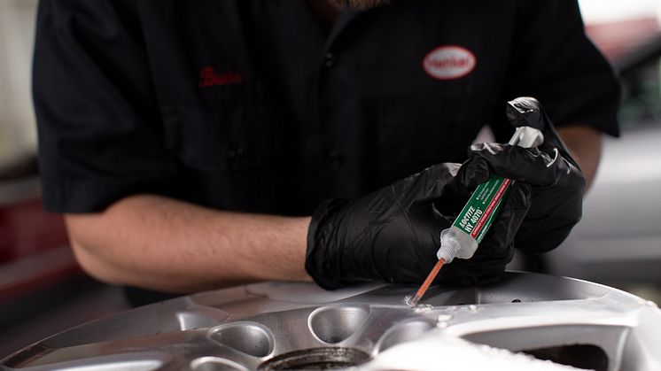Henkel lanserar universalreparationslim.