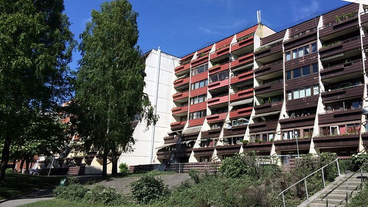 Foto av fasade Sofienberggata 7 før rehabilitering