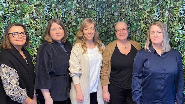 Christina Olsson, Sofia Kareliusson, Karin Jansson, Ulrika Florén och Cecilia Ljungkvist Holm jobbar tillsammans i projektgruppen för att starta igång arbetsmetoden YAM på kommunens skolor.
