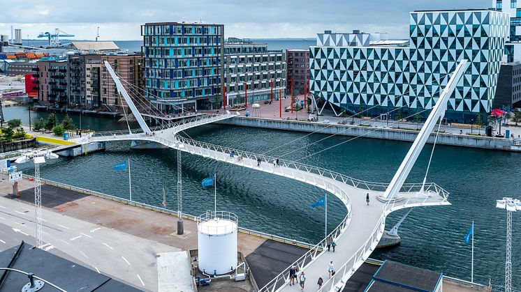 Varvsbron och södra hamnbassängen vid Oceanhamnen.