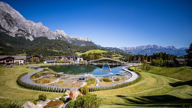 Wellness Terrasse mit Holz: „ATMOSPHERE by Krallerhof