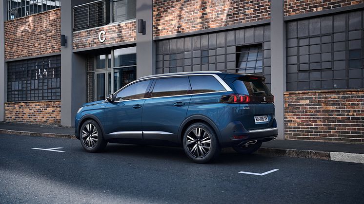 PEUGEOT_5008_2009RC_004