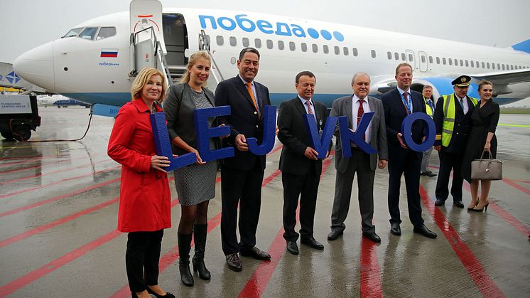 Die Repräsentanten begrüßten den Premierenflug der Pobeda-Airline auf dem Flughafen Leipzig/Halle