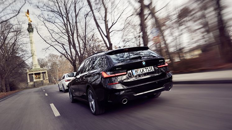 BMW 330e xDrive Sedan og BMW 330e xDrive Touring