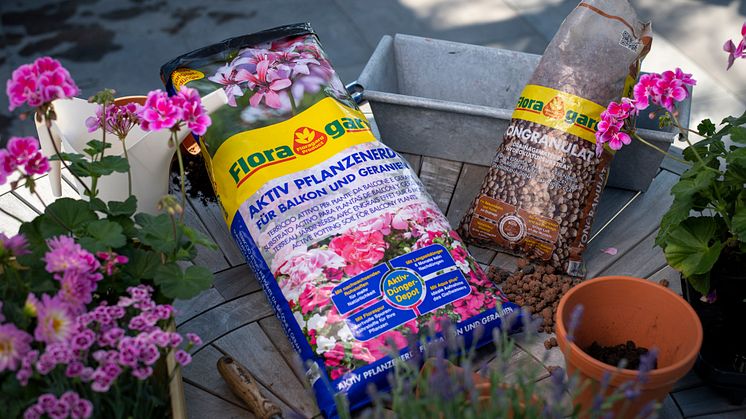 Floragard_Aktiv Pflanzenerde für Balkon und Geranien