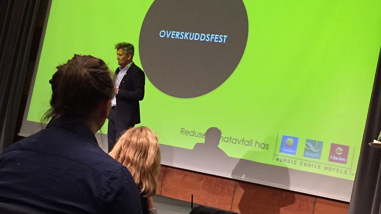 Ivan Vågstøl, hotelldirektør på Clarion Hotel Stavanger ønsker velkommen til Overskuddfest.