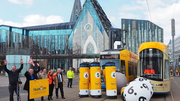 Tram-EM 2022 in Leipzig: Straßenbahn-Bowling auf dem Augustusplatz - Foto: Helge-Heinz Heinker