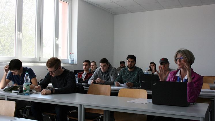 Erstsemester beim Englisch-Unterricht mit Dr. Rebecca A. Henschel. Foto: Janina Reichert.