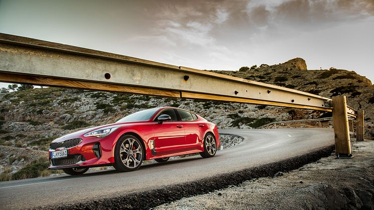 KIA Stinger er lanceret i Danmark i 4 varianter med 3 forskellige motorer fra kr. 619.664,-
