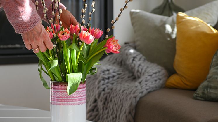 Vase og kopp fra Porsgrunds Porselænsfabrik