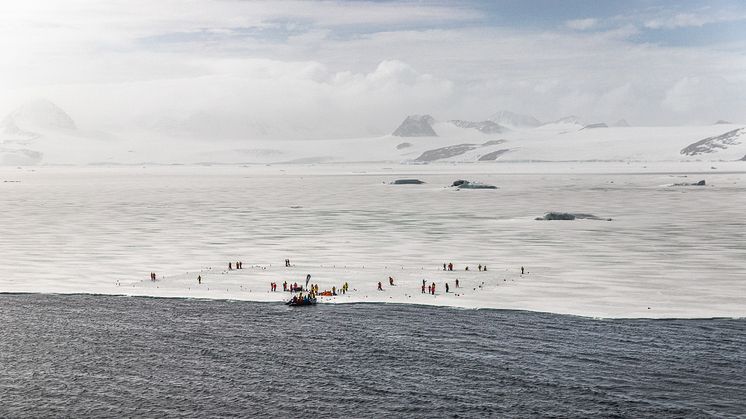 8__Antarctica DEC2021_MS Roald Amundsen_Photo Hurtigruten Expeditions_Oscar Farrera