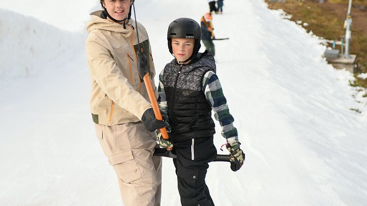 241005-Kläppen-landslagsåkare-och-kids-åkte-tillsammans-Foto-Daniel-Bernstål.jpeg