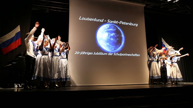 Schüler aus Sankt Petersburg, Nishnij Novgorod und Louisenlund feiern deutsch-russischern Kulturabend