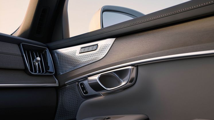 New_Volvo_XC90_Interiors.jpg