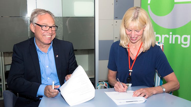 Sykkelpresident Harald Tiedemann Hansen og kommunikasjonsdirektør Elisabeth Gjølme i Posten er fornøyd med å kunne samarbeide om å gjennomføre sykkel-VM. Foto: Håvard Jørstad