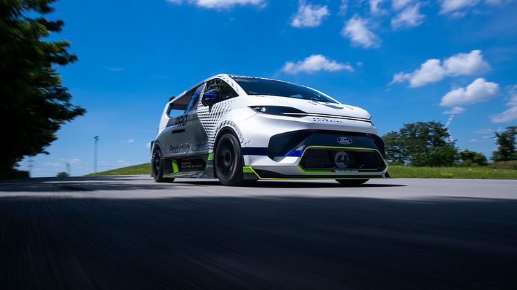 2022_FORD_E-TRANSIT_SUPERVAN_50