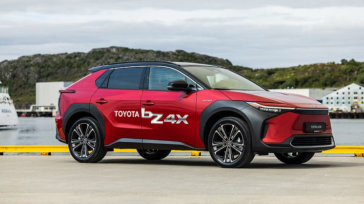﻿Toyota: Helelektriske bZ4X. Foto: Drone Nord AS