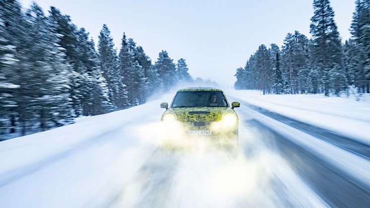 Neste generasjon elektriske MINI testes på nordisk is og snø