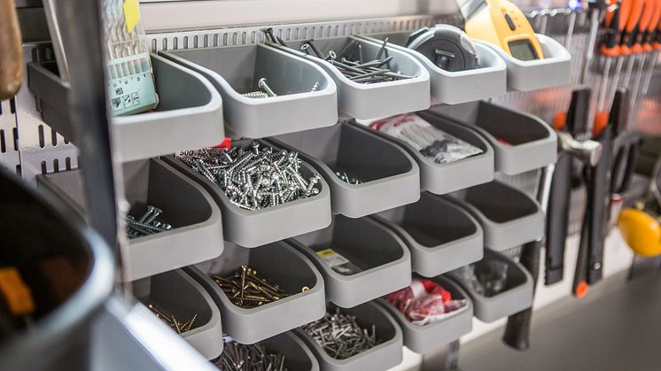 DK_Elfa_garage_storage_swedishfamily_closeup_accessorybox