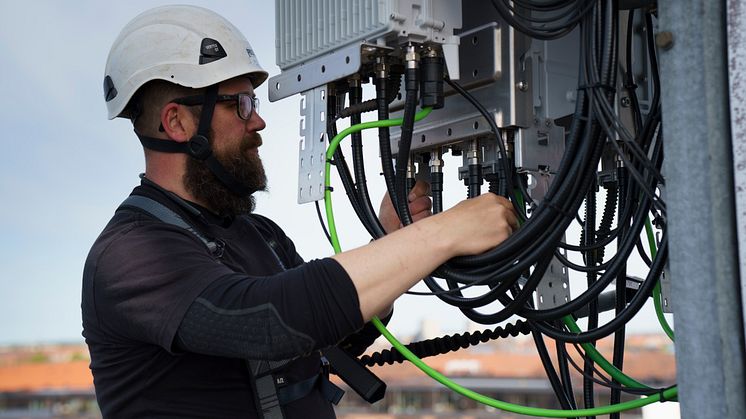 Telenor mast - tekniker på tag