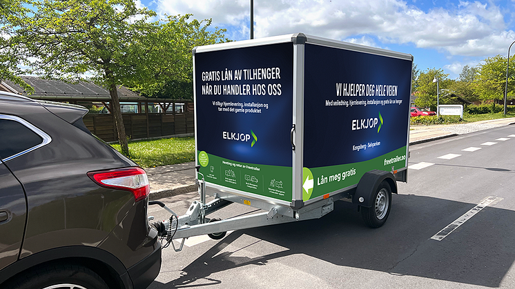 Nå kan man låne en tilhenger helt gratis på Kongsberg – og det gjelder uansett om man handler hos Elkjøp, der tilhengeren står parkert, eller ikke. Foto: Freetrailer.