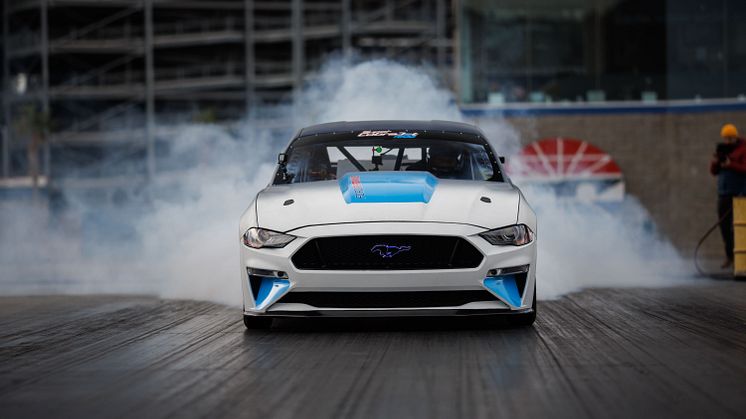 A fejlett elektromos dragster új sebességváltót, új akkumulátort, áttervezett hátsó futómű-beállítást, valamint frissített vezérlő és adatgyűjtő rendszert kapott 