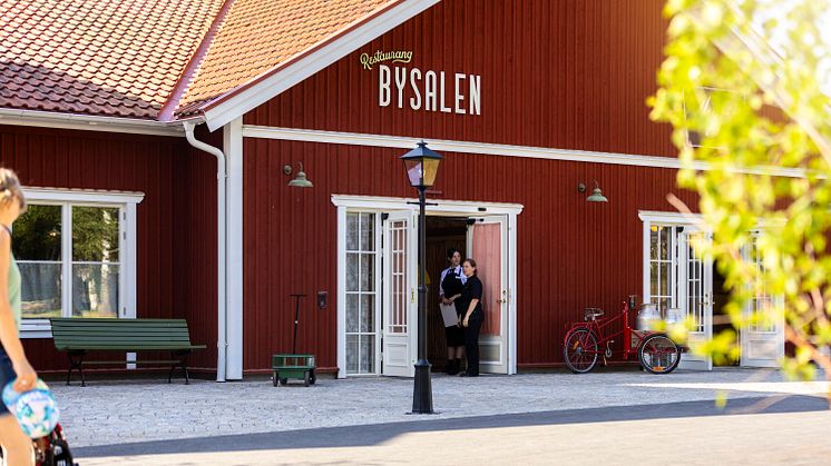 Ny restaurang med plats för hundratals och en känsla av 50-tal.