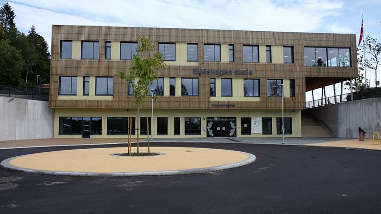 Sydskogen skole front.jpg
