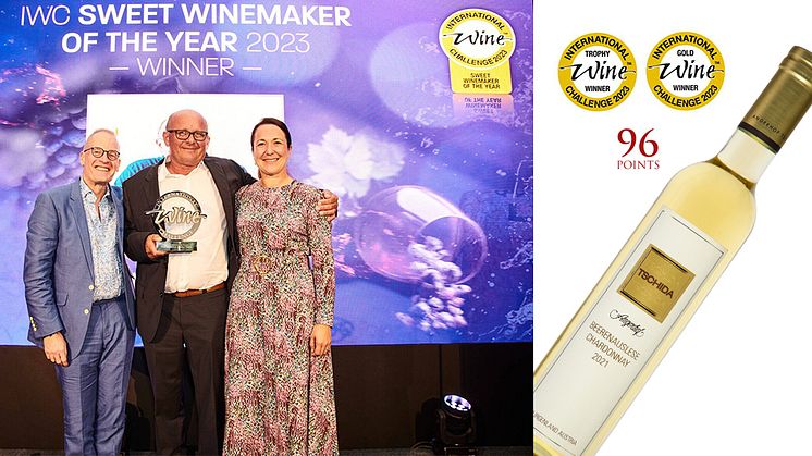 Hans Tschida med dotter Daniela tar för nioende gången emot priset "Sweet Winemaker of the Year" av Tim Atkin på IWC 2023