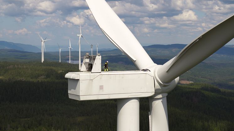 Odal Vindkraftverk består av totalt 34 vindturbiner, fordelt med 11 på Engerfjellet og 23 på Songkjølen