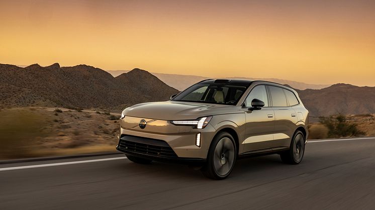 332526_Volvo_EX90_Sand_Dune_Exterior.jpg
